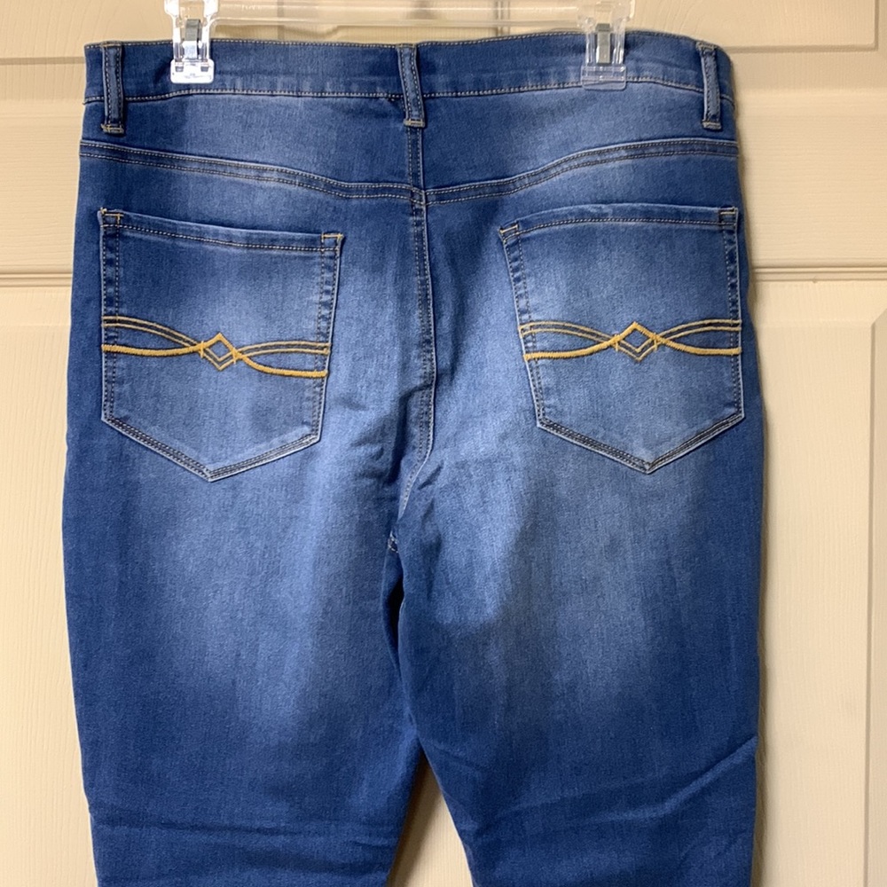Jeans - Picture 4 of 5
